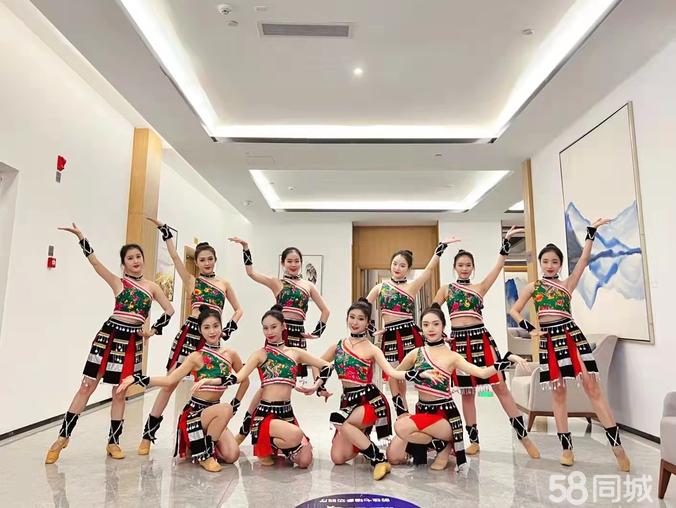 本地演艺团 一站式专业庆典演绎服务，点亮您的每一个重要时刻